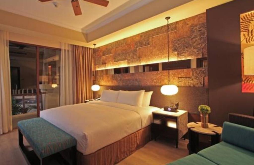 Junior Suite - per night ₱11,345