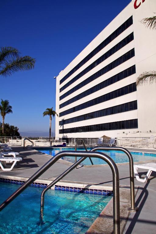 Swimming pool, LA Crystal Hotel in Los Angeles (CA)