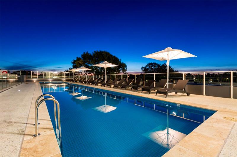 Luxurious Apartments Near City photo