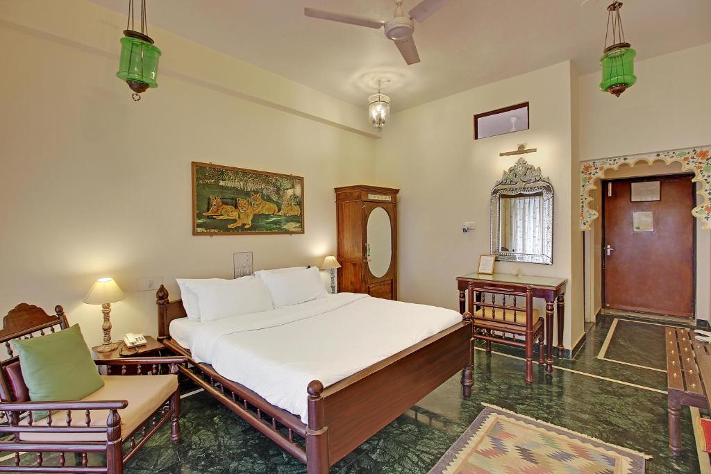 Lake Pichola Hotel photo