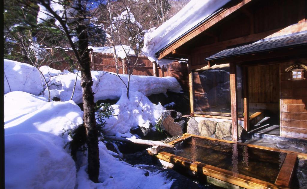 Hot spring bath