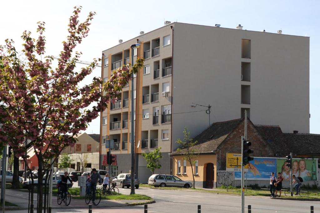 Top Center Entire apartment (Osijek) Deals, Photos & Reviews