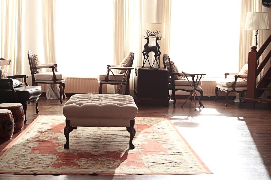 Shared lounge/TV area