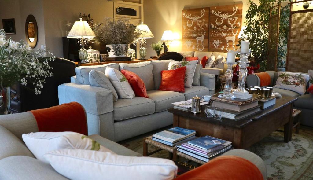 Shared lounge/TV area