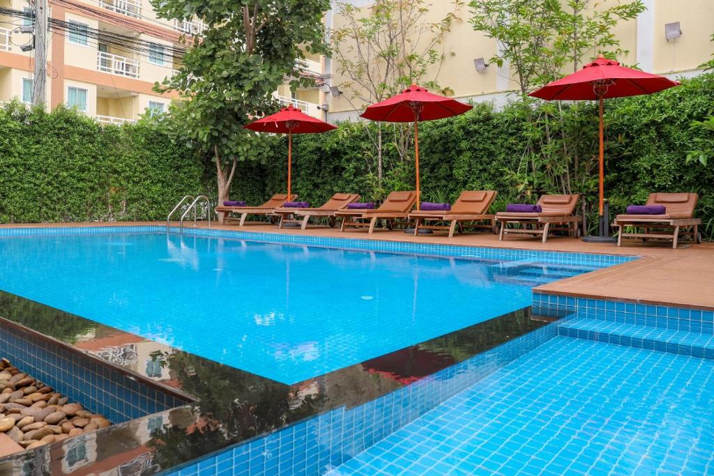 Swimming pool