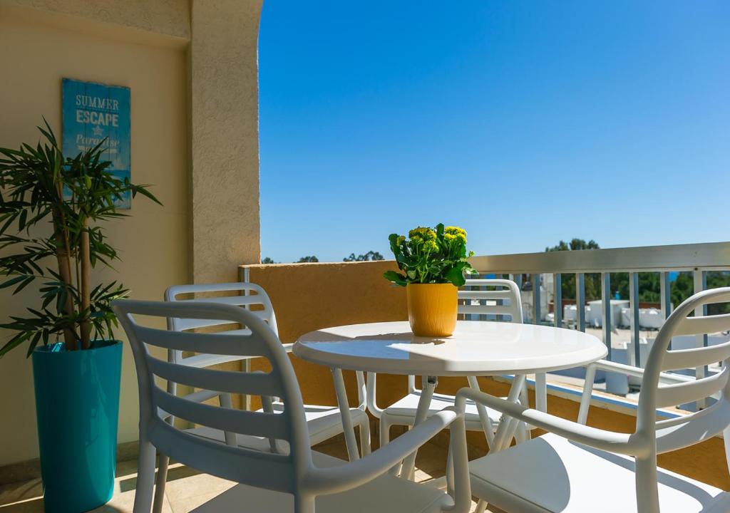 Pebble Beach Holiday Apartments photo