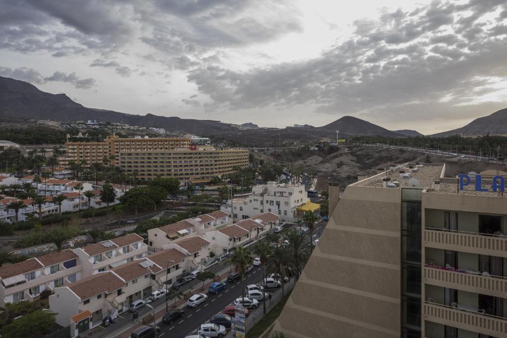Full center of Las Americas, renovated, high floor photo