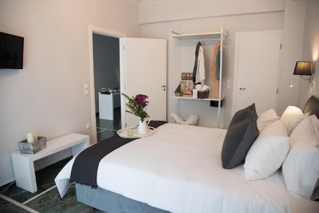 Living near Acropolis by Sylvia Staikou — Hotel in Athens