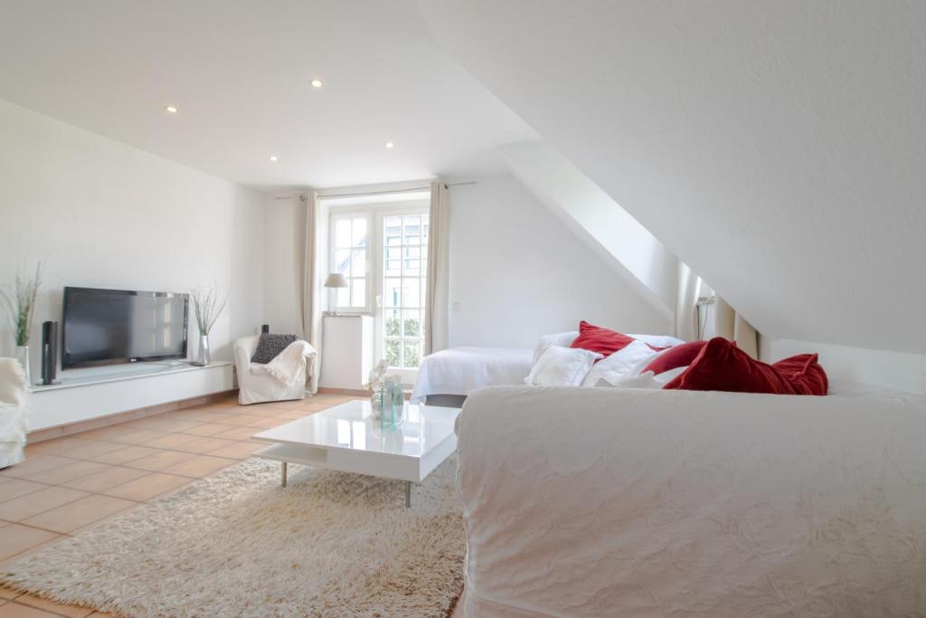 Meerbusch Apartments - 3 Room Apartment with Balcony - 20 Min Messe DUS