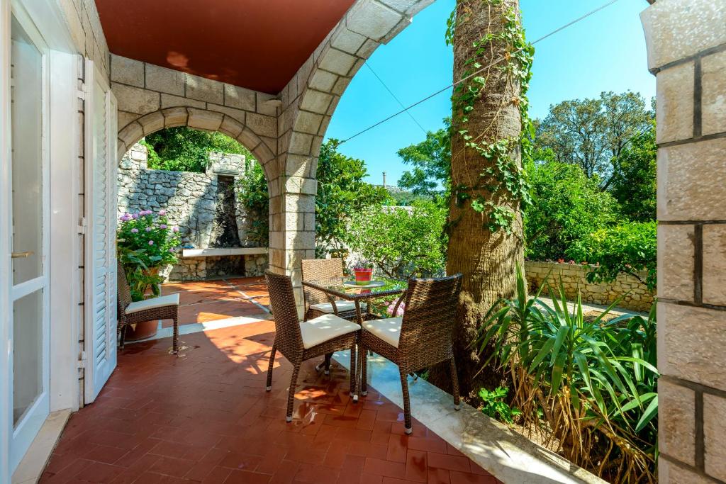 Two Palms Villa photo