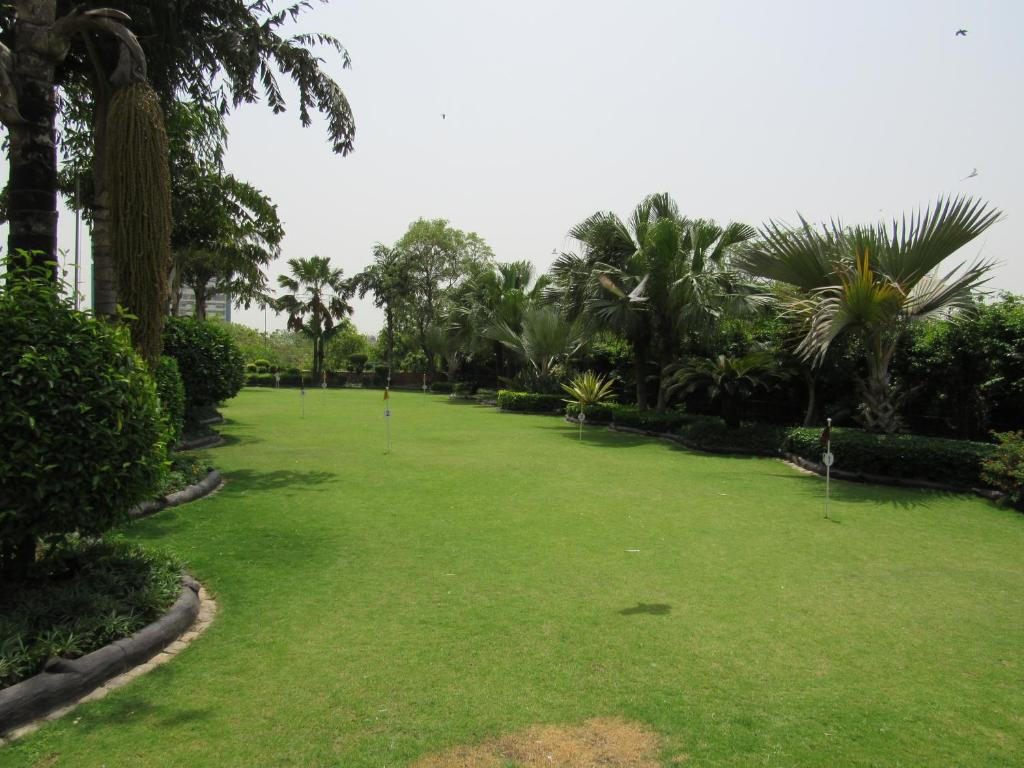 Mini golf course