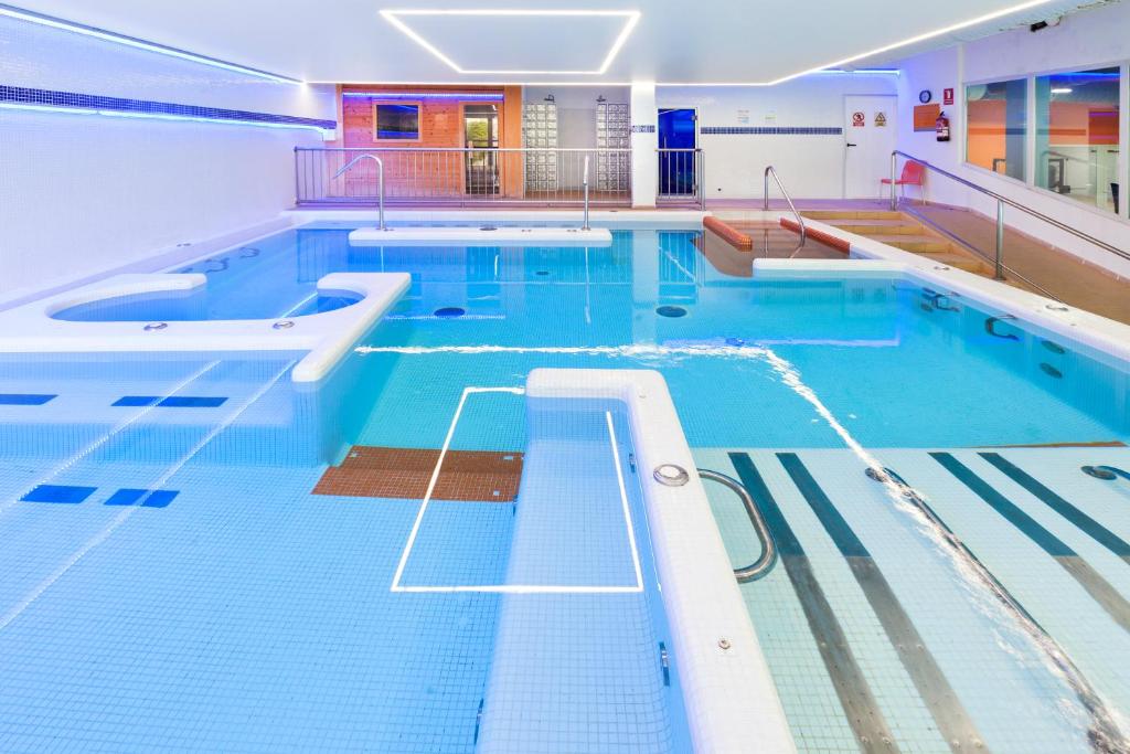 Hotel & SPA Dynastic — Swimming pool in Benidorm, Valencian Community