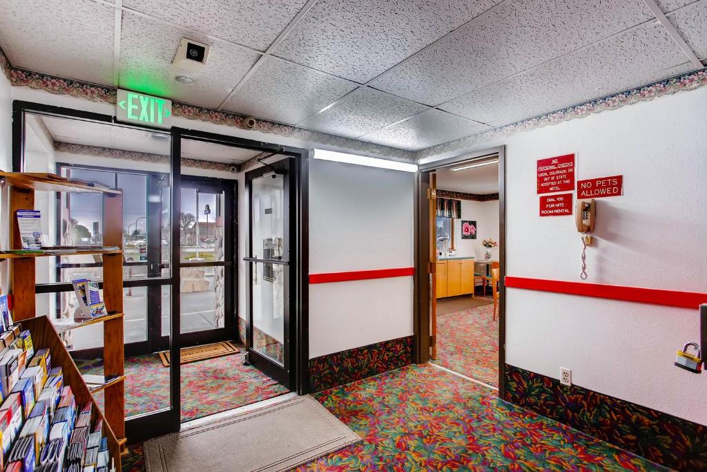 9 Motel photo
