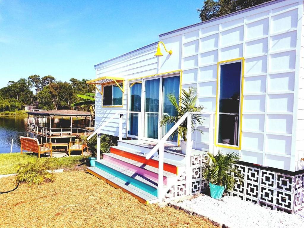 Popular attractions Area Nearby Property