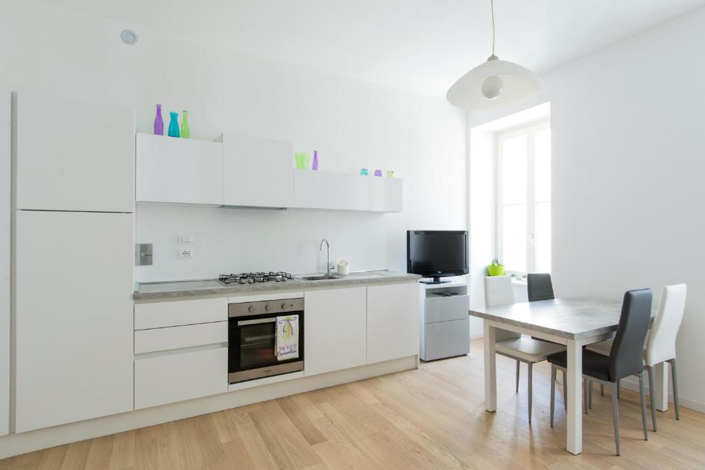 GuestHost - Belvedere White Flat - 5