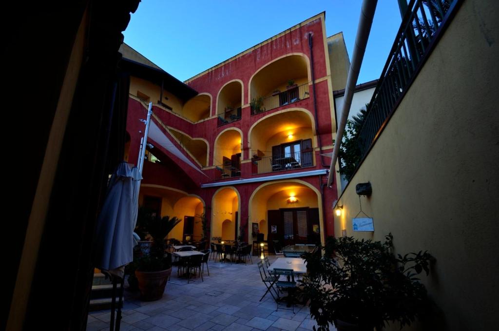 Manouche Bistrot B&amp;B — Hotel in Caserta
