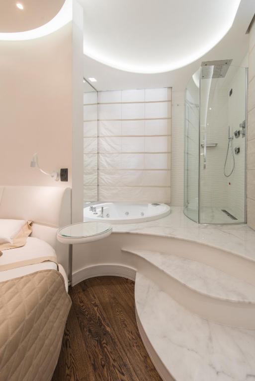 LUX Suites in Roma - 3