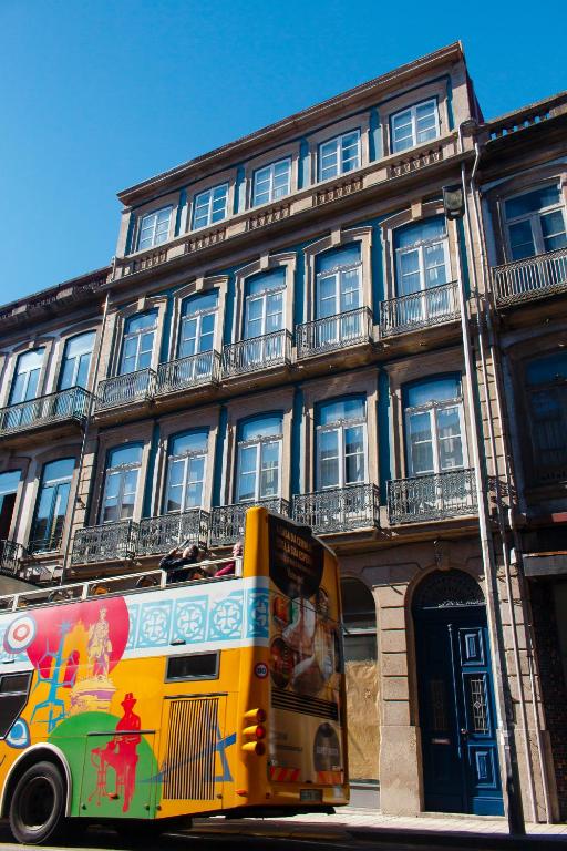 Exterior view, DL 205 in Porto
