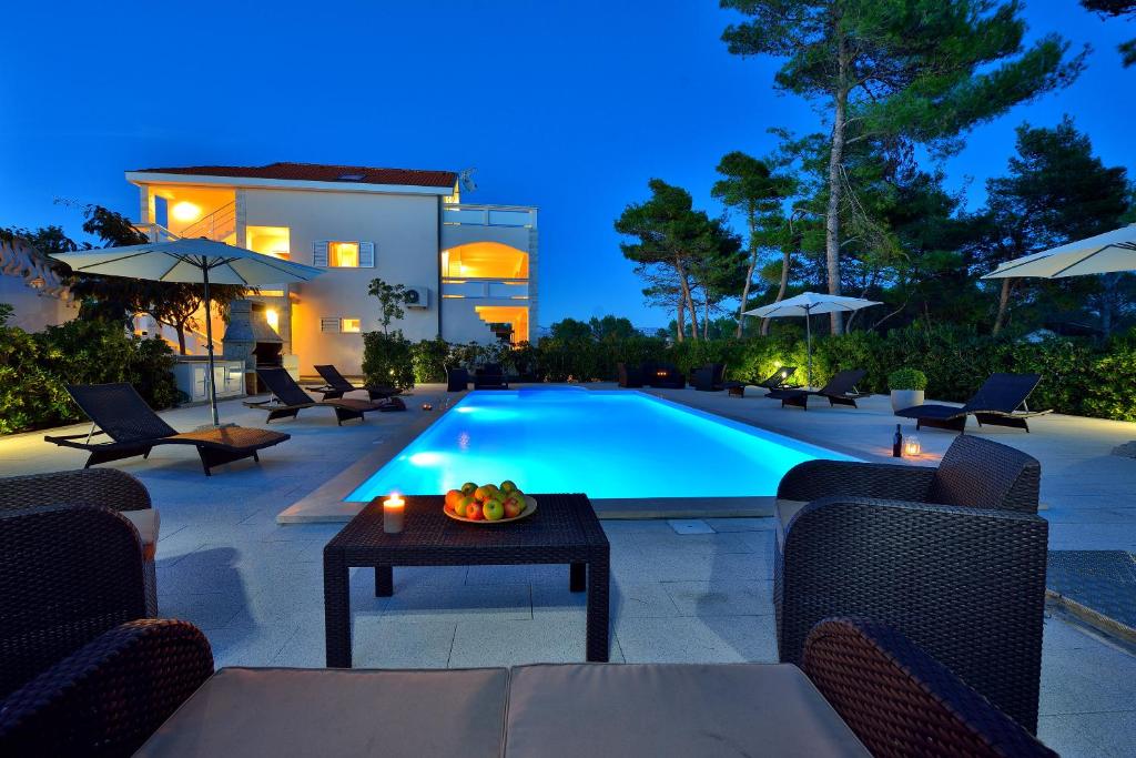 дом де вир. деревенский домик. вира дом. дом трипл реда. дом вир.