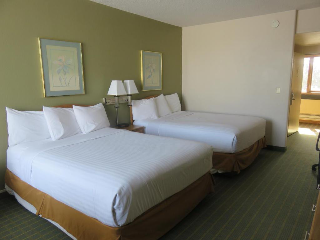 Baymont Inn & Suites by Wyndham Fargo photo