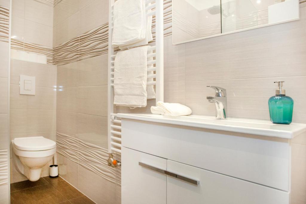 Roxana apartments photo