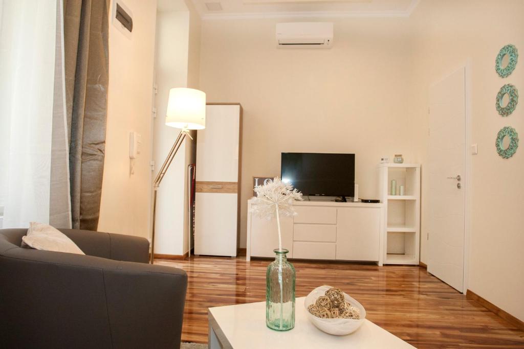 Roxana apartments photo