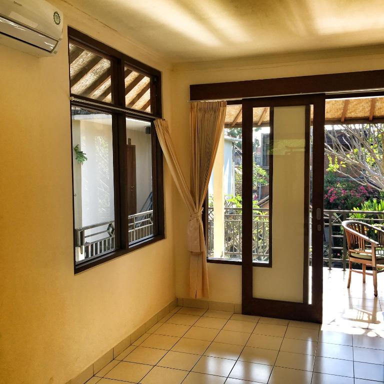 メルタヤサ バンガローズ (Merthayasa Bungalow)