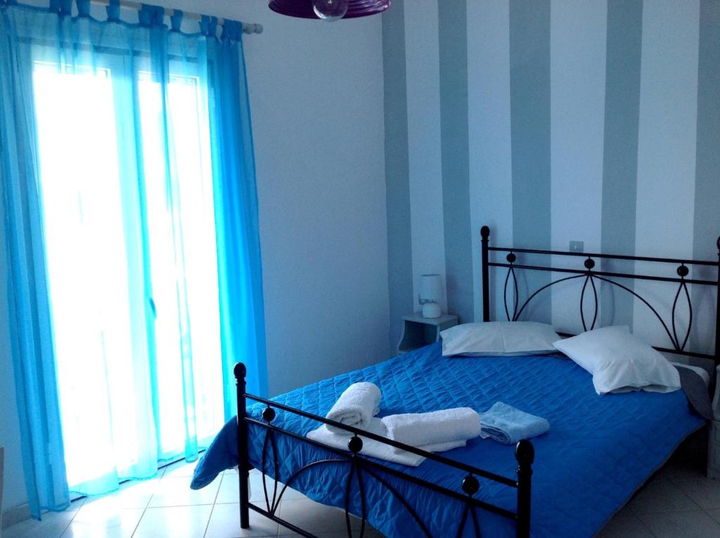 ELEFTHERIA rooms — Hotel in Serifos Island