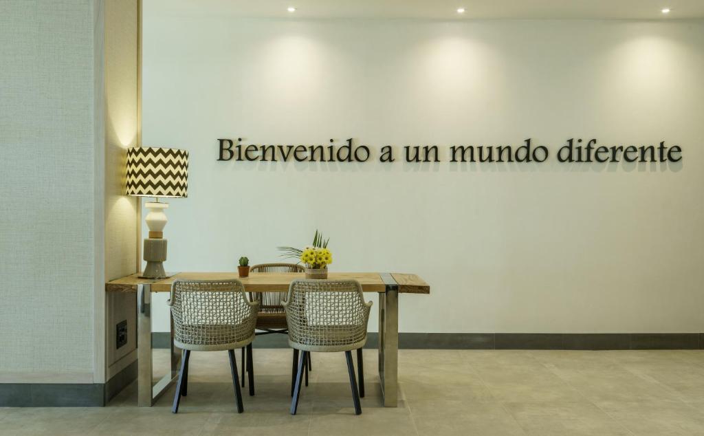 フロント・ロビー