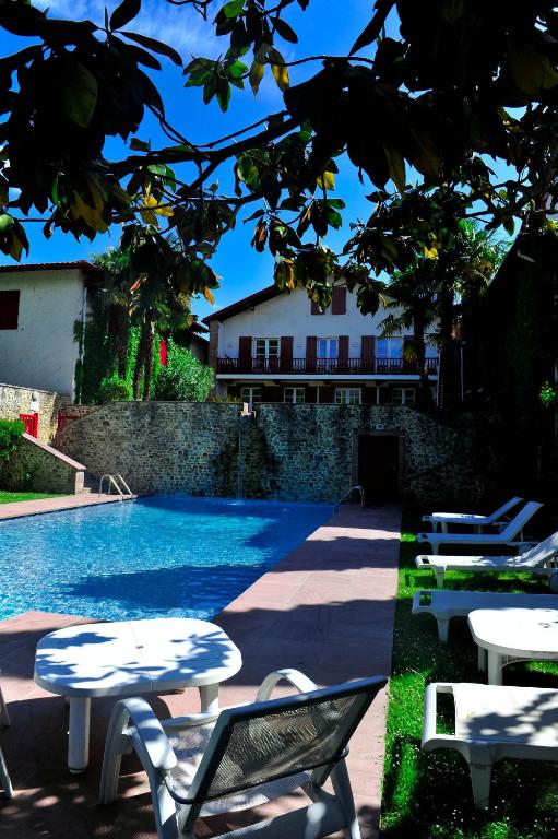 Hotel des Pyrenees photo