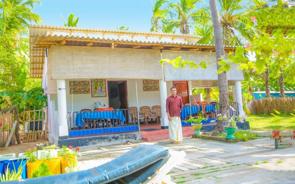 Oceanic White House — Hotel in Trincomalee