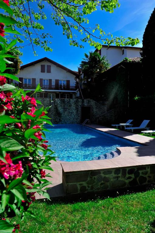 Hotel des Pyrenees photo