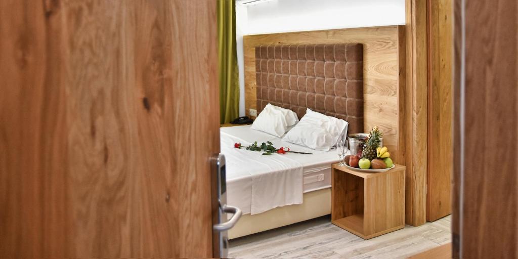 Artemis Hotel Apartments photo