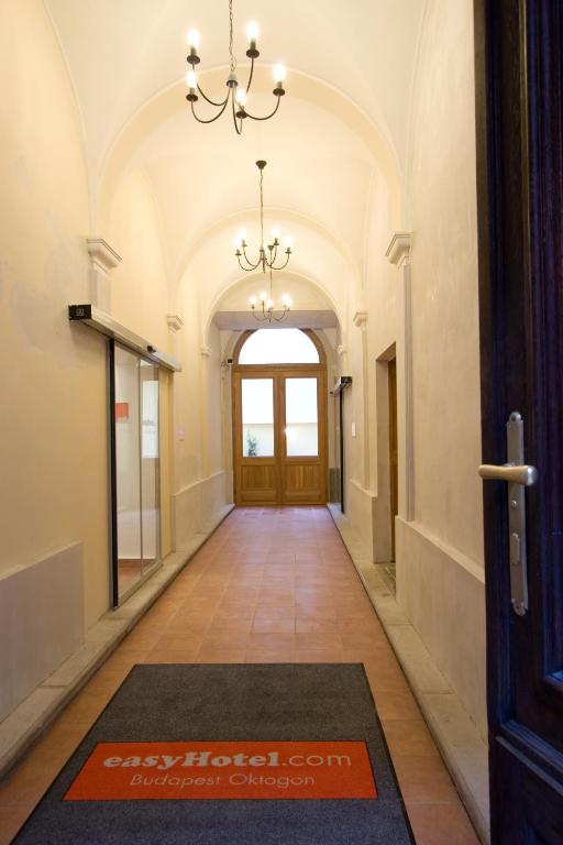 이지호텔 부다페스트 오크토곤에서 가까운 오크토곤 광장 전경