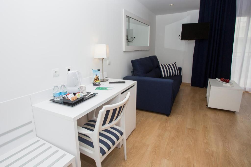 Hotel Voramar — Hotel rooms in Benidorm, Valencian Community