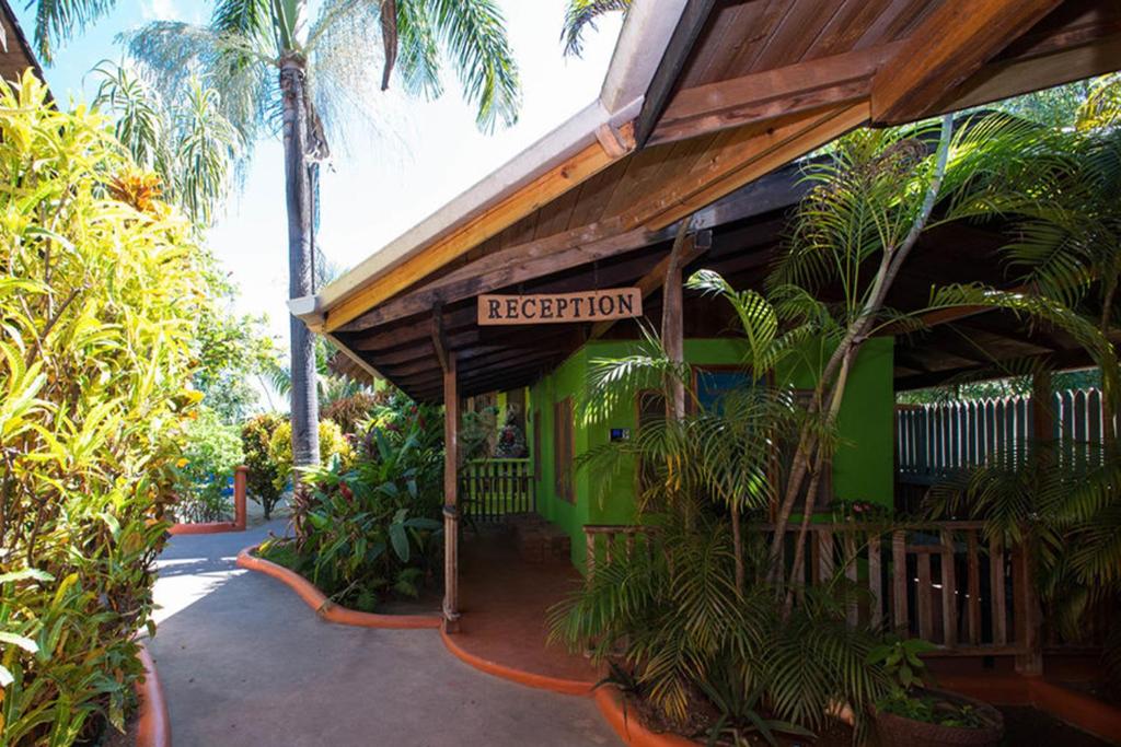 Sunrise Club Hotel — Restaurant & bars in Negril