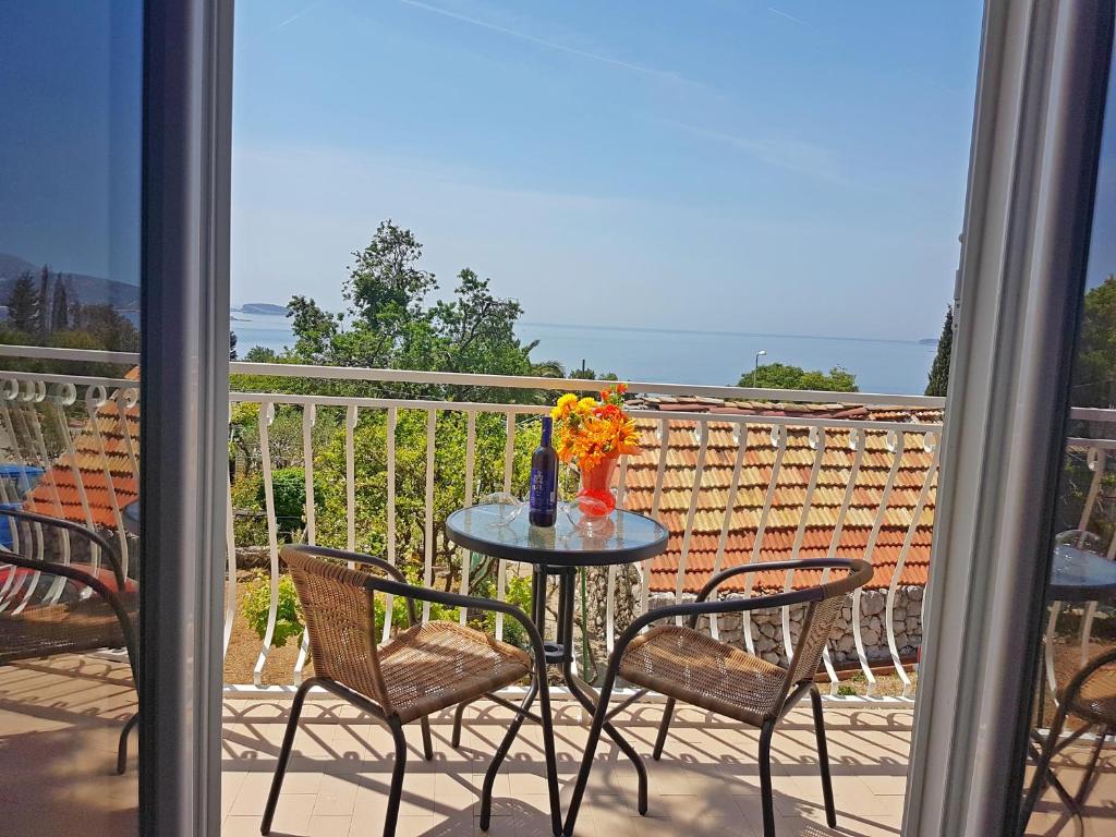 Apartments Dalmatia Blue — Hotel in Mlini