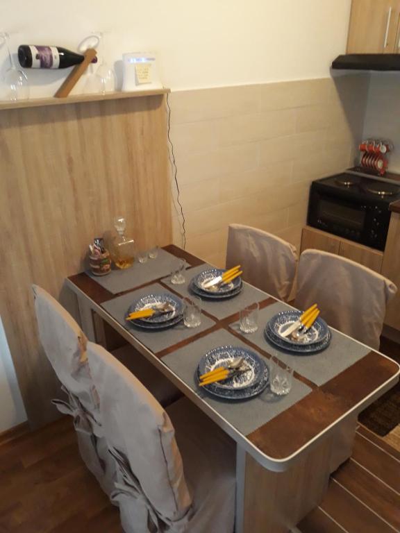 Apartment Hedonic - 4