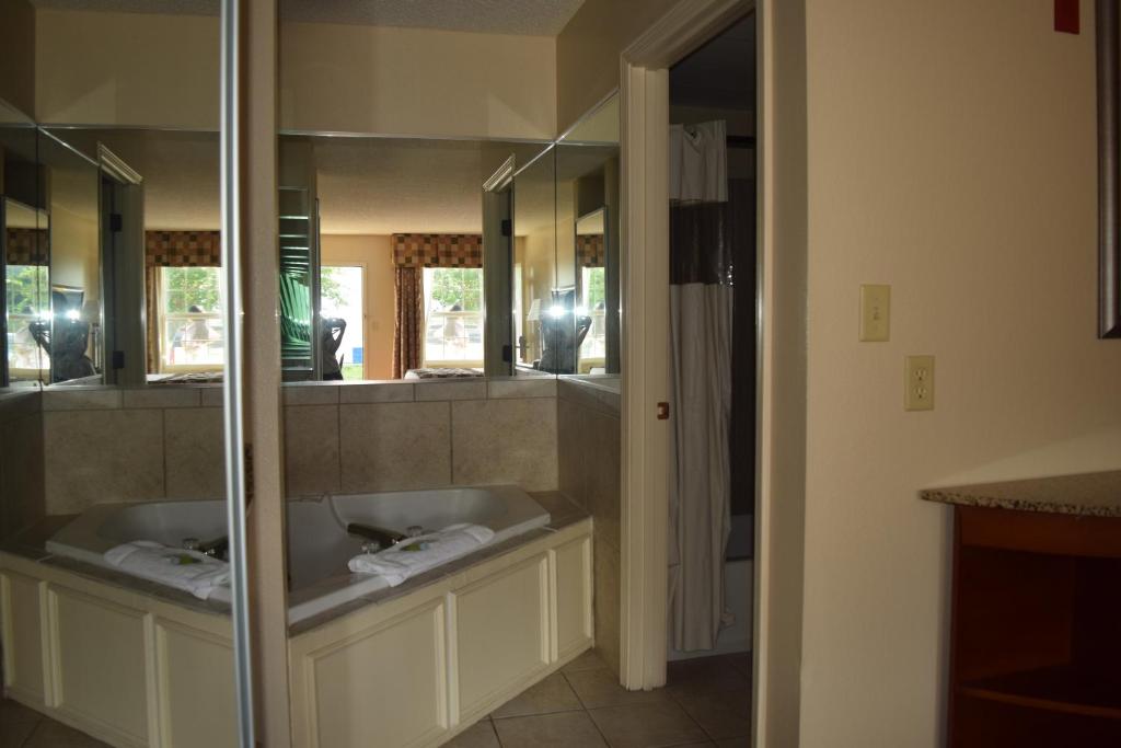 Atkinson Inn & Suites photo