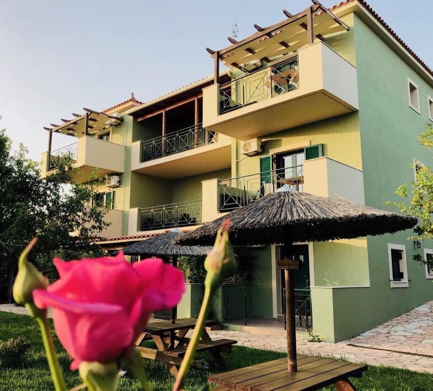 Galini Apartments — Hotel in Kefalonia