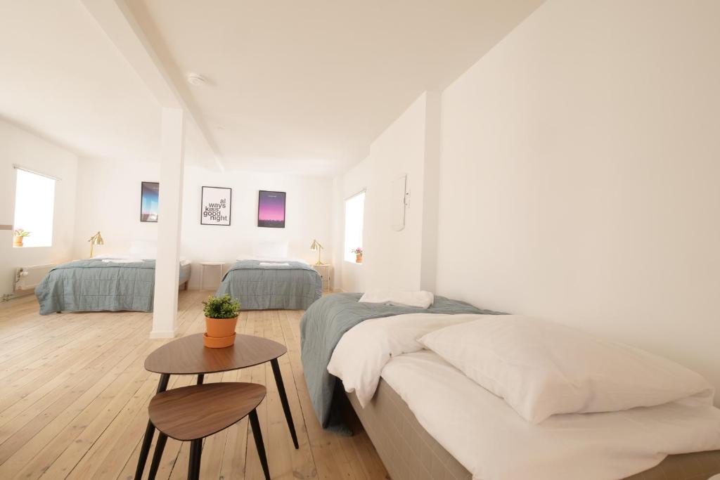 Rent A Place 1 - 4 photo