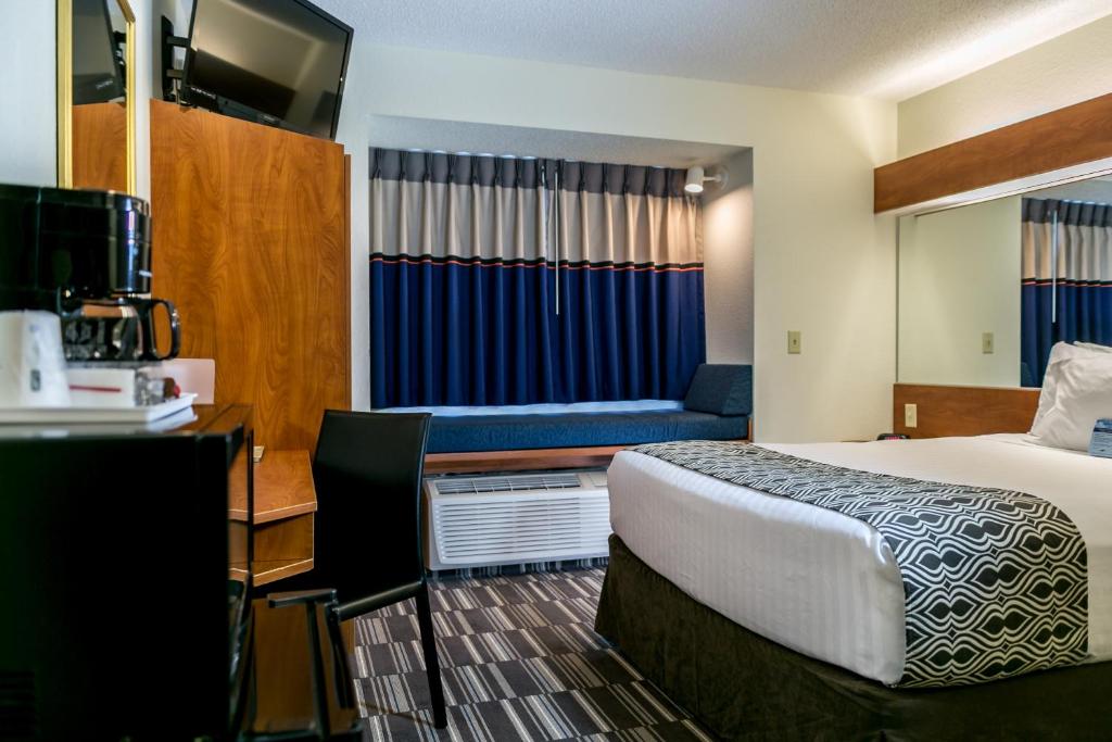 Microtel Inn & Suites by Wyndham Inver Grove Heights/Minne photo