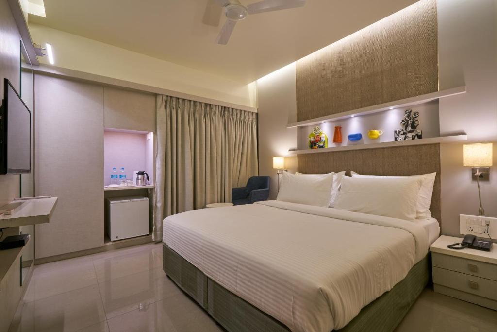 Hotel Atharv - Room image