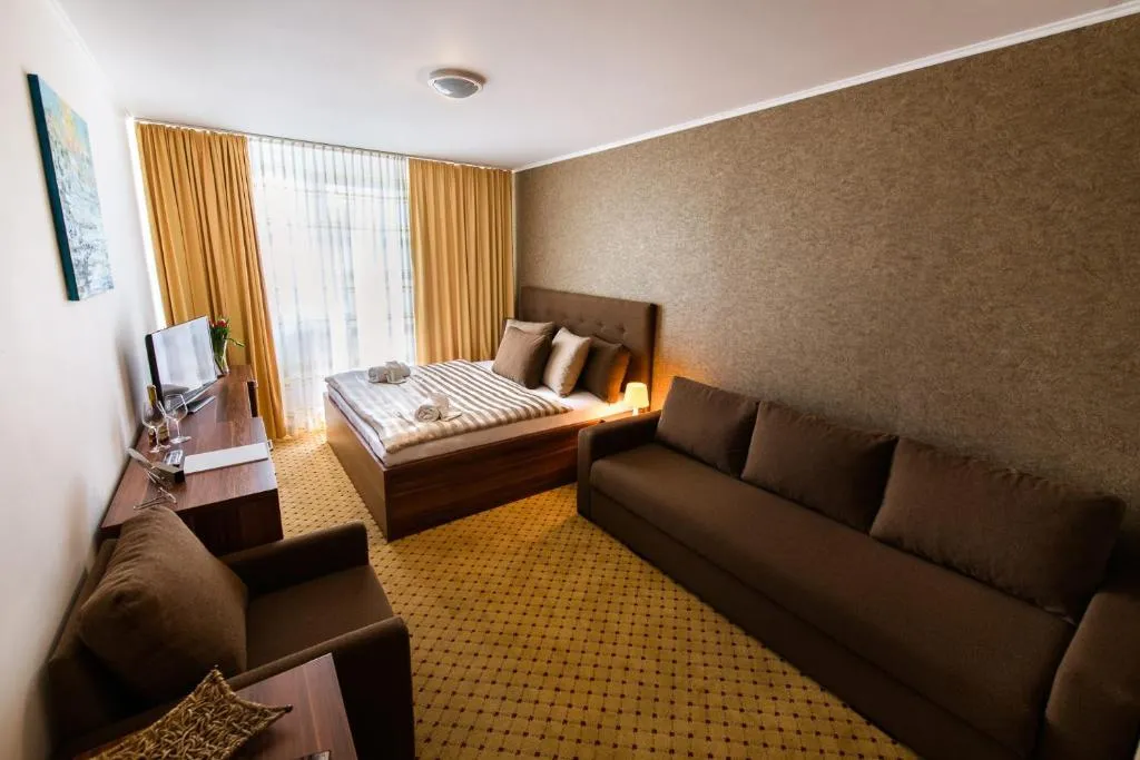 Hotel Merkur, hotel v destinaci Kaluža