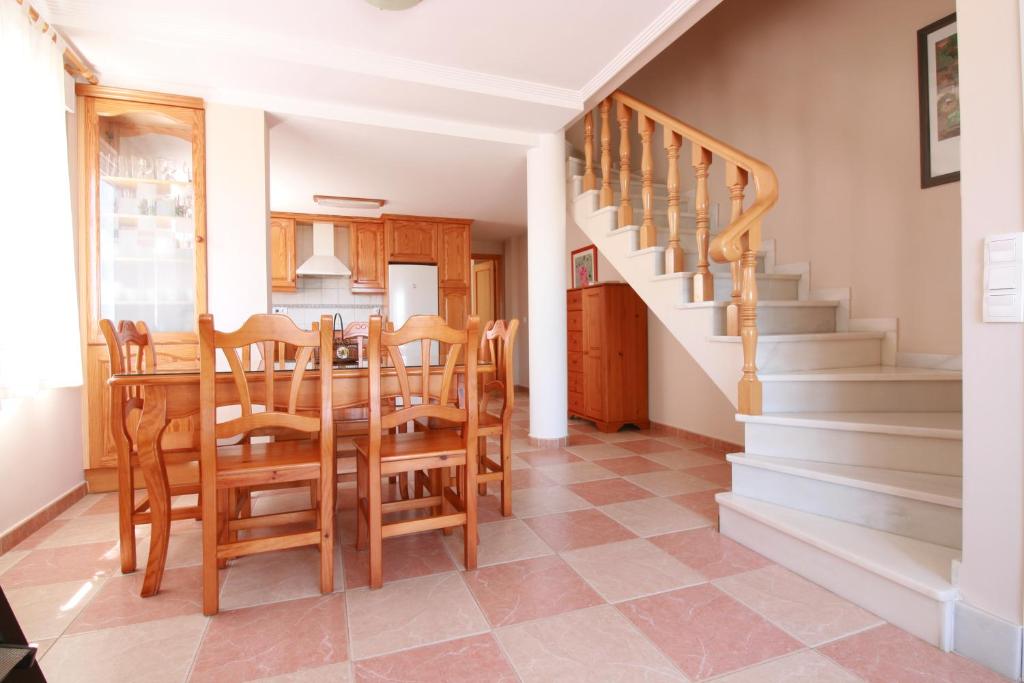 OLIVA HOLIDAYS 3 - 4