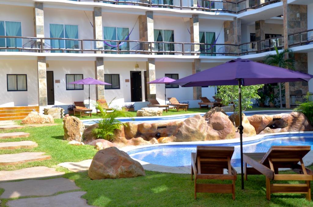 Swimming pool