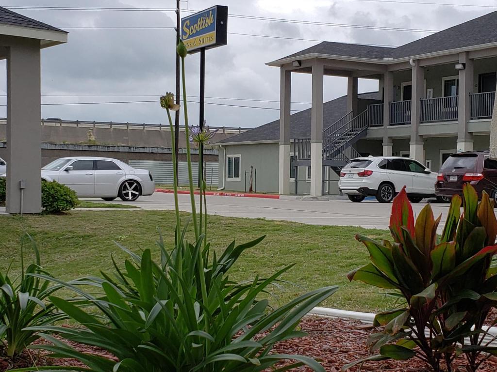 Scottish Inns &amp; Suites - Crosby — Hotel in Highlands (TX)