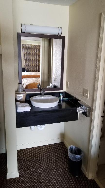 Greenfield Inn photo