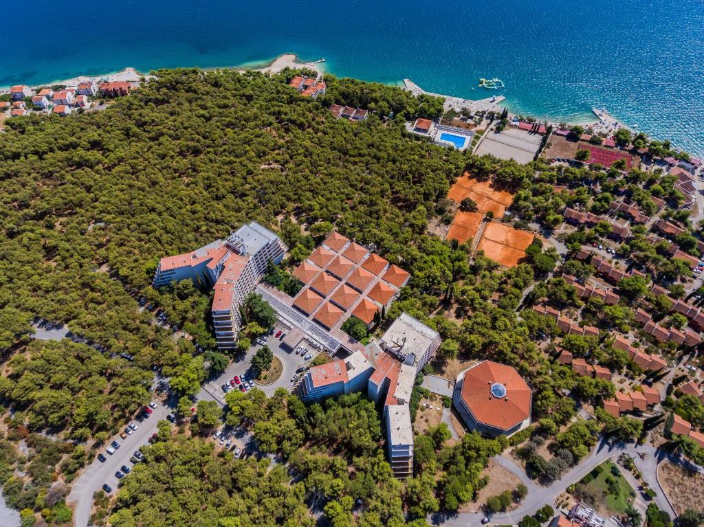 Hotel Medena Budget — Hotel in Seget Vranjica