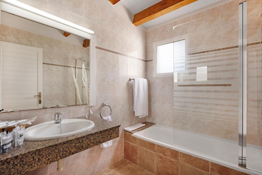 TRH Tirant Playa — Hotel rooms in Fornells, Balearic Islands
